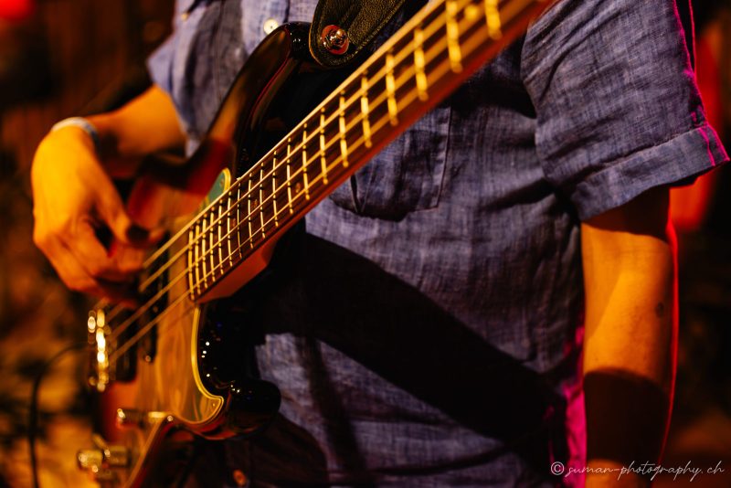 MIAS Groupe – Basse guitare detail