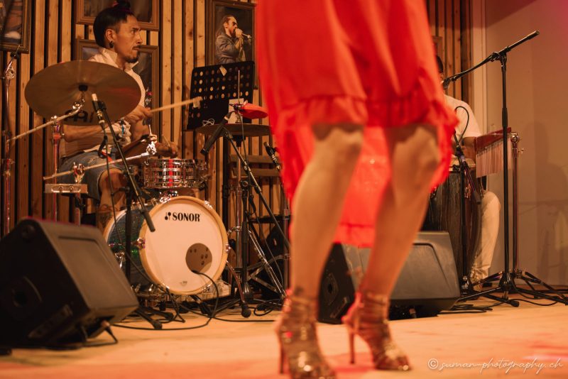MIAS Groupe – Batteur danseuse