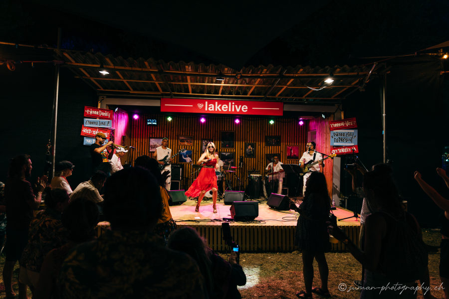 MIAS Groupe en concert lors d'un festival